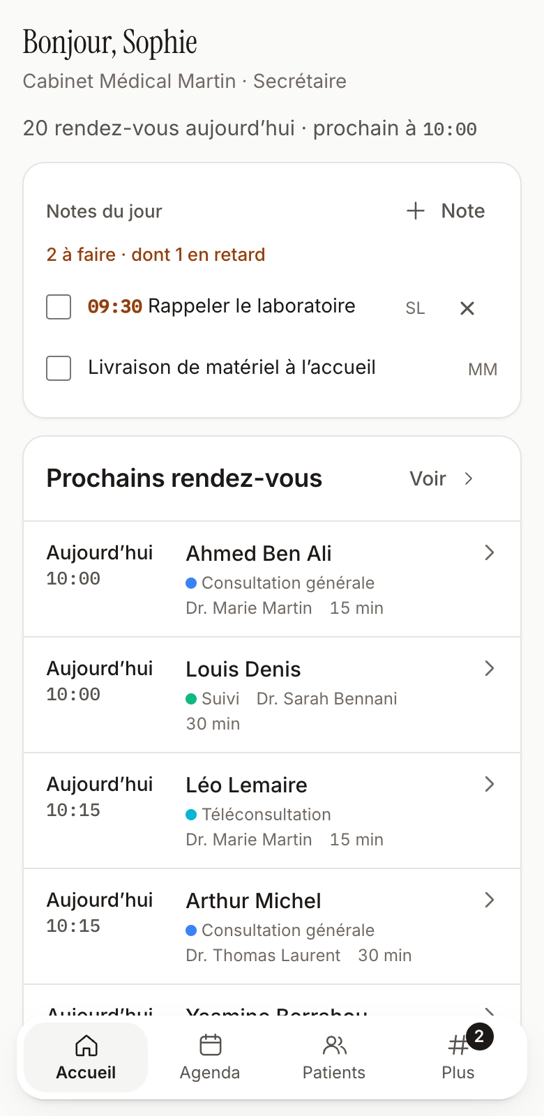 Tableau de bord sur téléphone : notes du jour et prochains rendez-vous, avec la barre de navigation Accueil, Agenda, Patients, Plus.